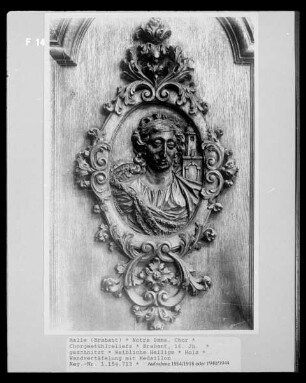 Chorgestühlreliefs — Weibliche Heilige