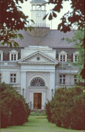 Herrenhaus Blumendorf: Frontseite: Eingang