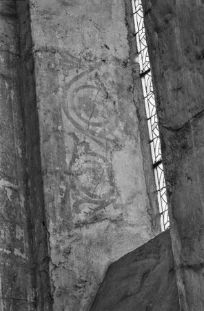 Ornamentale Wandmalerei an der nördlichen Arkade