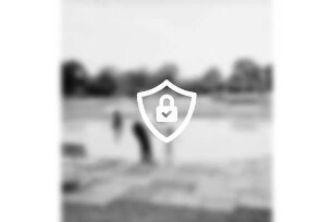 Freibad: Reeshoop: Mutter mit Kleinkind am Planschbecken, Springbrunnen, Bänke: hinten Nichtschwimmerbecken: hinten Mitte Filterhaus