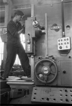 Lehrlingsausbildung bei der Maschinenfabrik Lorenz in Ettlingen.