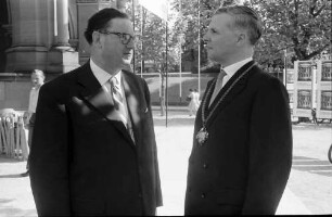 Freiburg: Universitätsbibliothek, vor der Bibliothek: Minister Frank - Tellenbach