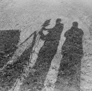 Mutti und ich (Schatten) : Schattenbild des Fotografen und seiner Ehefrau Helene