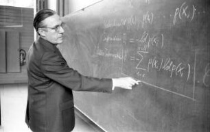 Karl W. Steinbuch beim Unterrichten