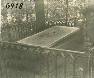 Altona, Kirchengeschichte. Grabmal von Heinrich Heines erster Liebe auf dem Friedhof in Ottensen