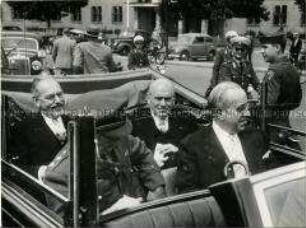 Der amerikanische Außenminister Acheson auf der Rückfahrt vom Berliner Luftbrückendenkmal