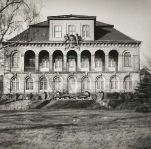 Dresden-Übigau, Rethelstraße 47. Schloß Übigau (1724-1725; Eosander v. Göthe). Parkfront (Elbseite) von Südosten