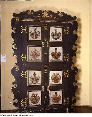 Wappenschrank des Carol von Bose