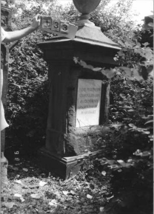 Grabstein 133 [Hahn S. 44 Grab-Nr. 1442]