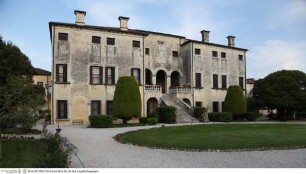 Hauptfassade / Westfassade