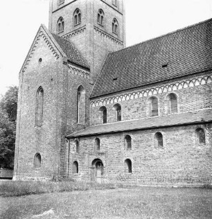Diesdorf, Klosterkirche; Außenansicht Südseite, ehem. Augustinerchorfrauen-Stift