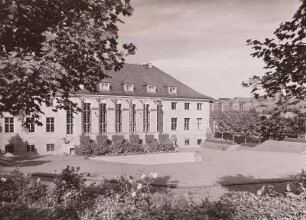 Studentenhaus : Dresden, Studentenhaus Mommsenstraße. Südseite mit Garten