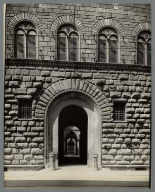 Detailansicht der Fassade des Palazzo Medici-Riccardi von Michelozzo di Bartolommeo, Florenz, Toskana