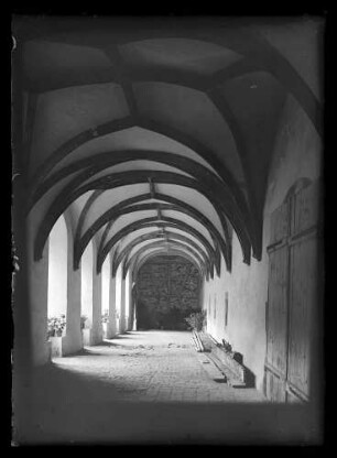 Wald: Kloster (Kreuzgang)