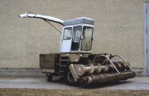 Feldhäcksler E 281 C-1 mit Schwadaufnehmer SAN 42