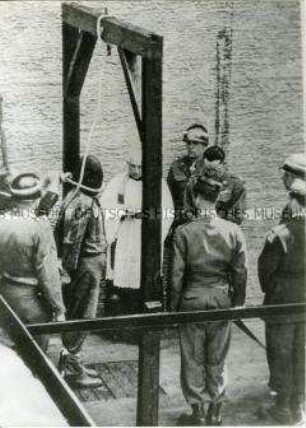 Hinrichtung des ehemaligen KZ-Leiters von Mauthausen, Karl Schöpperle, durch die Amerikaner (?)