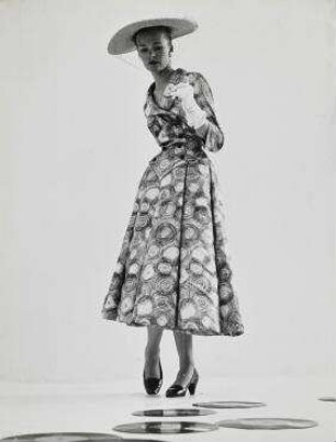 Robe d'après Midi im new look von Christian Dior, Paris