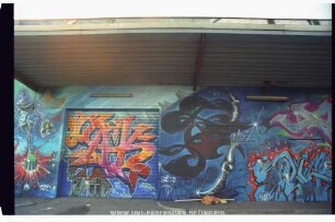 vAK Zes | VAK unleserlich ZES | 95 '95 | DeR ZUG is AB G FAHRN | URBAN WIC
