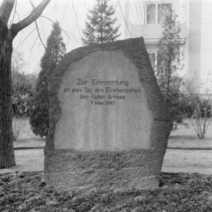 Coswig, Gedenkstein : Coswig. Gedenkstein "Zur Erinnerung an den Tag des Einmarsches der Roten Armee 7. Mai 1945" an der Salzstraße/Ecke Moritzburger Straße