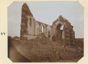 Foto der zerstörten Kirche in Ovillers(-la-Boisselle)