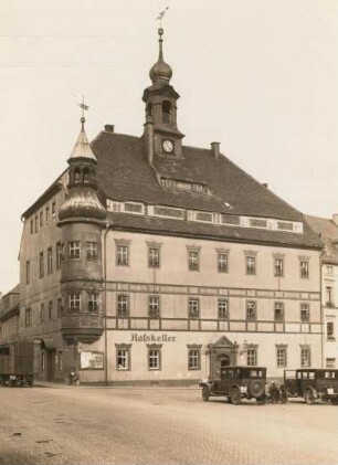 Oederan, Rathaus : Rathaus, Portal und Erkerturm stammen vom alten Rathaus