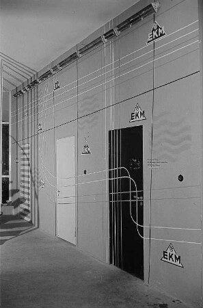 Wandgestaltung eines Messestandes der Firma EKM
