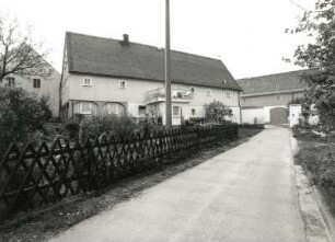 Panschwitz-Kuckau-Glaubnitz, Dorfweg 7. Vierseithof (1729 und 1898)
