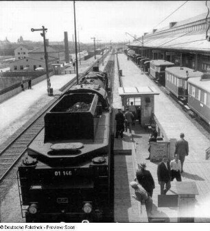 Einheits-Schnellzuglokomotive 01 146 der Deutschen Reichsbahn