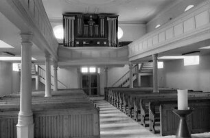 Freistett: Evangelische Kirche; innen; vom Altar zur Orgel
