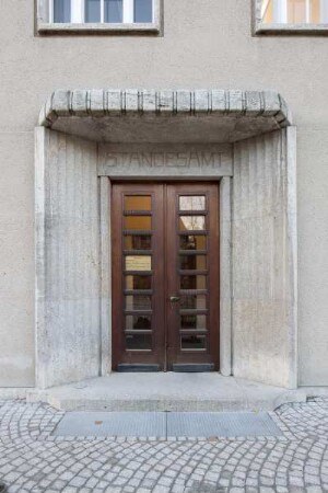 Rathaus Delmenhorst — Eingang zum Standesamt