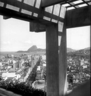 Rio de Janeiro. Blick aus dem Edificio do Jornal A Noite über die Avenida Rio Branco zur Guanabara-Bucht und zum Zuckerhut