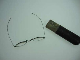Brille mit Etui