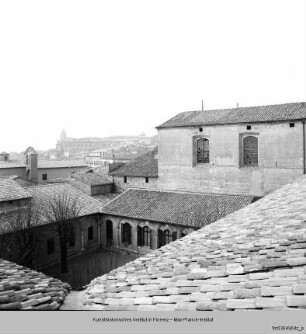 Sant'Agostino, Erster Kreuzgang, Siena
