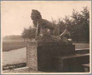 Kriechende I, 1926/27, Kalkstein