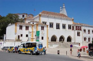 Kleinstadt Sintra bei Lissabon : Schloss Paco Real in der Kleinstadt Sintra bei Lissabon, aufgenommen 2006