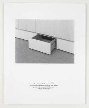 Bastian Gehbauer / Friedrich Weimer. Corpus (2023) : Kassette. Heller Leineneinband mit Schriftzug in Schwarz "Bastian Gehbauer / Friedrich Weimer", Kreis in Rot mit Schriftzug "Corpus (2023)", H 31,3 x B 25,4 x D 4,4 cm. Dresden: SLUB/DF 2023.D.11/1-17