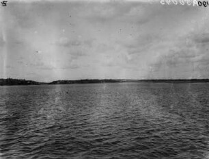 Enge von Saint Hubert : Blick über das Wasser zur Enge von Saint Hubert im Département des Côtes-d'Armor.