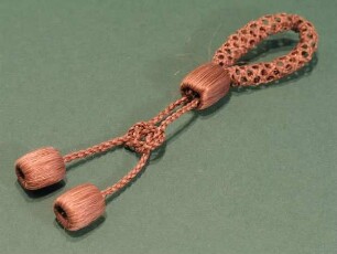 BROSCHE AUS HAAREN