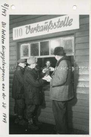 Aus der Sowjetunion entlassene Kriegsgefangene im Lager Gronenfelde bei Frankfurt/Oder