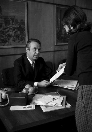 Gespräche von Oberbürgermeister Otto Dullenkopf mit den Gemeinden in der Karlsruher Umgebung im Hinblick auf die Gemeindereform