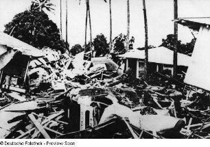 Hawaii, Hilo, Geologie, Seismik, Erdbeben. Trümmer zerstörter Häuser