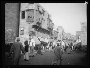 Kairo (Ägypten): Eingangsbereich zu einer belebten Geschäftsstraße
