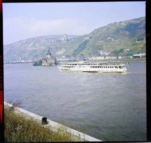 Kaub: Personenschiff, Hintergrund Burg Kaub [Pfalzgrafenstein]