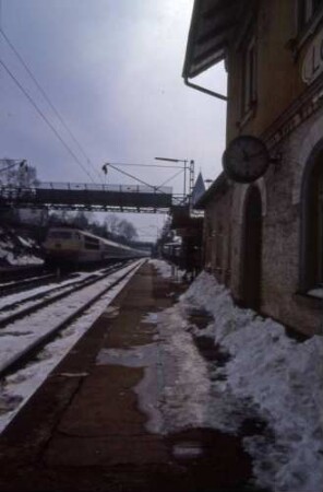 Lonsee Empfangsgebäude Bahnsteig Fußgängersteg