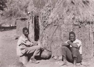 Buttern in der Kalabasse : Namibia (ehem. Südwestafrika), Buttern in der Kalabasse, vor 1930