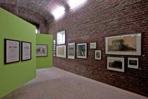 Ausstellung »Architekturbilder. 125 Jahre Architekturmuseum der Technischen Universität Berlin«. 2.7.-15.10.2011, Musterraum der Bauakademie, Berlin: Ausstellungsfoto