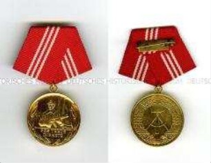 Medaille für treue Dienste in den Kampfgruppen der Arbeiterklasse in Gold, mit Etui