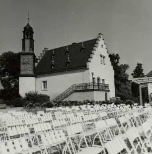 Rodewisch-Obergöltzsch. Ehemaliges Rittergut. Schlösschen (16. Jahrhundert, Restaurierung 1938/1960). Ansicht von Südost über den Konzertplatz