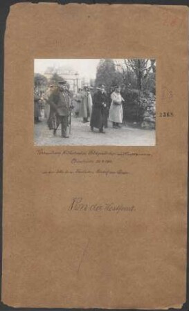 Versammlung katholischer Feldgeistlicher im Hauptquartier.. Charleville 24.02.1916. In der Mitte Dr. v. Faulhaber, Bischof von Speier