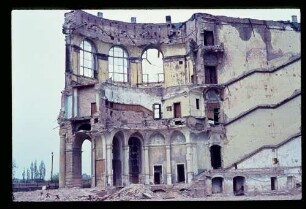 Ruine Völkerkunde Mus. 7.5.64.